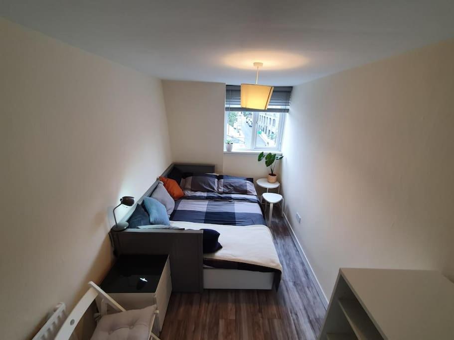 אברדין Lovely, Comfortable And Bright 3 Bedroom Top Floor Flat In City Centre מראה חיצוני תמונה